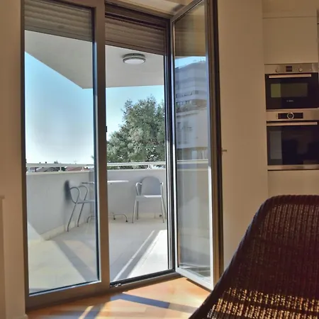 Modern With 2 Balconies Apartmán *
